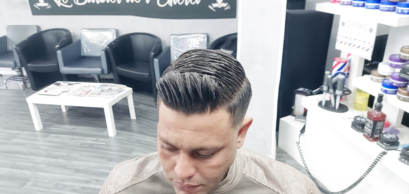 Coiffage en arrière, salon Barbier de l'Estérel
